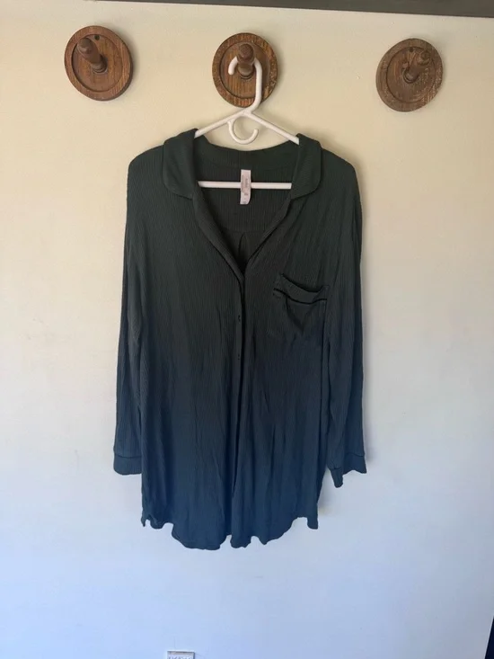 Auden Dark Green Ribbed Button-Front nightgown size large - Picture 2 of 5
